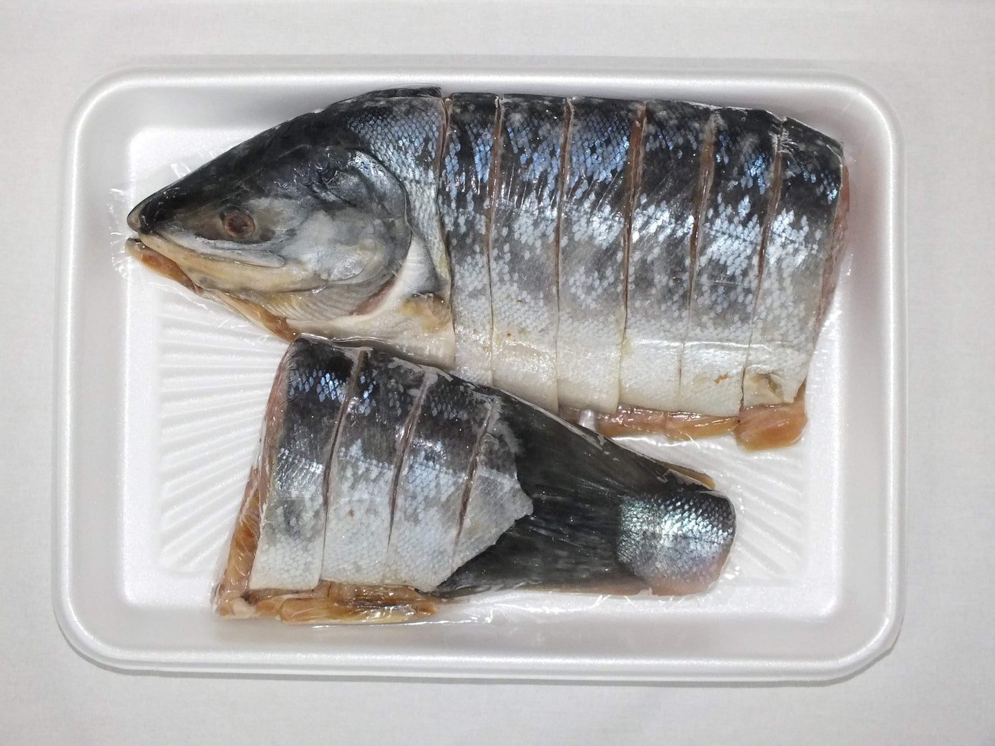 【迎春・新巻鮭】北海道産 秋鮭姿切身(中塩)送料無料.