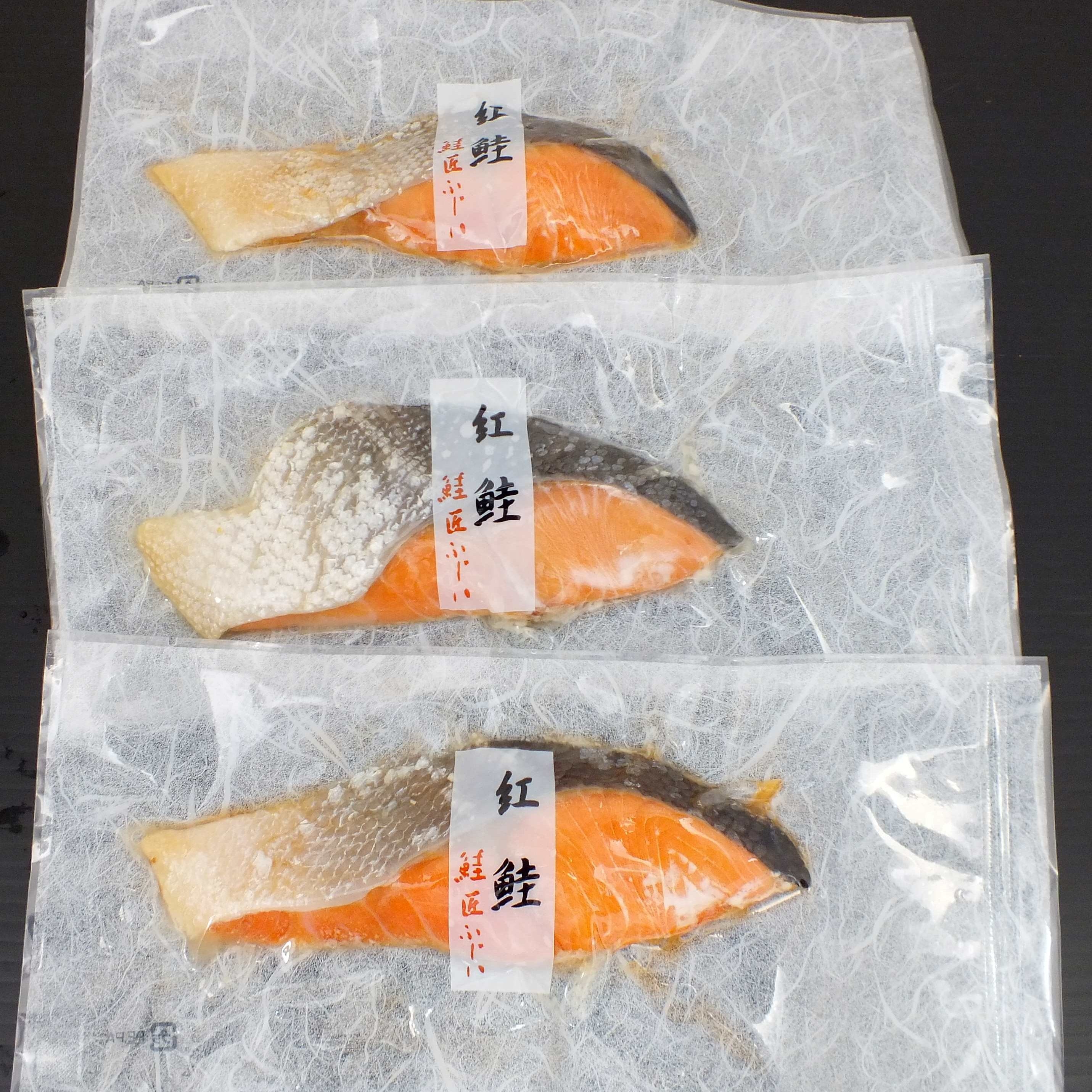 羅臼産海洋深層水仕込み】低温熟成紅鮭姿切身 1.6kg | タカヒロ